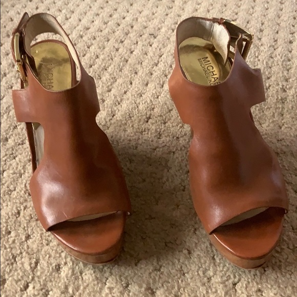 Michael Kors leather wedge sandal! - Picture 1 of 4